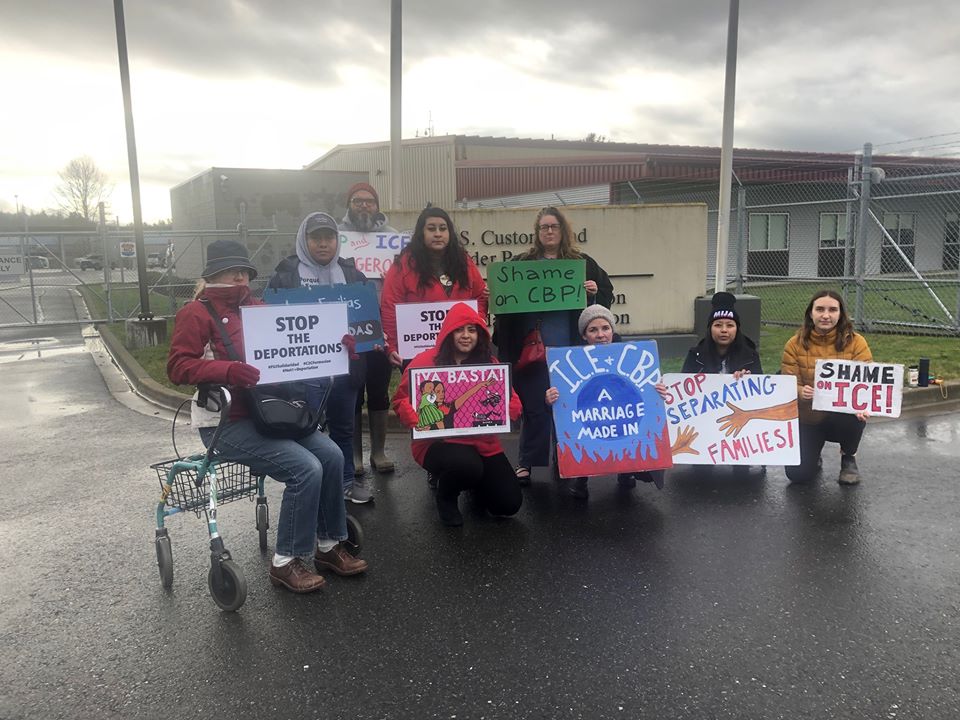 Seg&uacute;n han se&ntilde;alado grupos a favor de los migrantes como Community to Community Development, los agentes no se dirigieron al mexicano en espa&ntilde;ol, no se identificaron como oficiales federales y usaron un lenguaje intimidatorio.