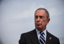 Uno de esos anuncios enfatiza la atención de salud, mostrando a Bloomberg como un demócrata moderado con experiencia en obtener resultados.