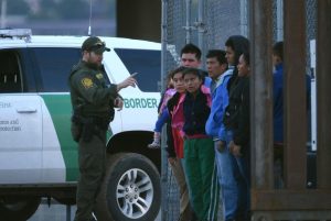 Abogados de grupos comunitarios de Nueva York urgieron este martes a la Corte de Apelaci&oacute;n del Segundo Circuito a rechazar la medida del Gobierno de Estados Unidos que permite denegar visados o permisos de residencia a migrantes