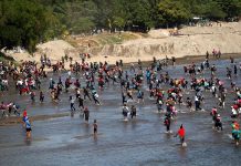 Algunos de ellos ya están logrando cruzar hacia el lado mexicano, sin que las autoridades mexicanas puedan contener por completo el flujo.