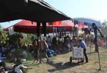 Caravana migrante aguarda en campamentos en la frontera para cruzar a México Miles de centroamericanos de la caravana migrante aguardan este domingo en campamentos a lo largo de la frontera de Guatemala con México