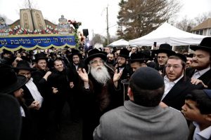 Miles de personas salieron este domingo a las frías calles de Nueva York para manifestarse contra el antisemitismo en reacción a los últimos ataques perpetrados contra la comunidad judía en la ciudad