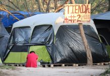 El tiempo pasa muy lento entre los cerca de 60.000 migrantes que han sido obligados a esperar su turno de audiencia del lado mexicano con la incertidumbre de ser o no ser aceptados.
