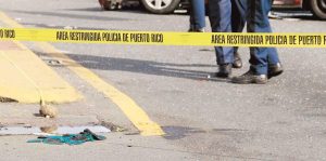 Una mujer de 21 años falleció en la madrugada de este jueves en un accidente de auto en Toa Alta, municipio en el norte de Puerto Rico.