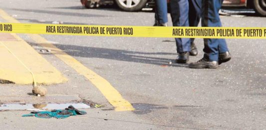 Una mujer de 21 años falleció en la madrugada de este jueves en un accidente de auto en Toa Alta, municipio en el norte de Puerto Rico.