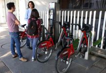 Andrew Cuomo, detalló este martes los presupuestos de 2021 y las medidas de su legislatura, entre las que adelantó la regulación de la bicicletas y las motocicletas eléctricas