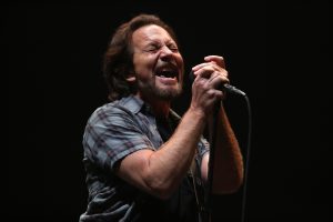 La banda Pearl Jam, que no lanza un &aacute;lbum de estudio desde 2013, confirm&oacute; hoy que regresar&aacute; a la m&uacute;sica este a&ntilde;o con un nuevo disco, "Gigaton"