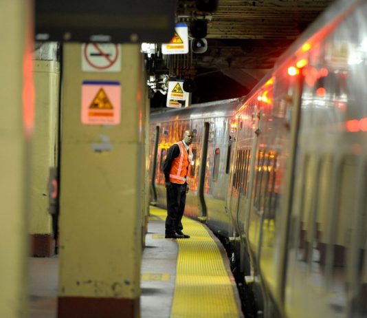 Nueva York planea transformar Penn Station con la nueva estación "Empire" El gobernador del estado de Nueva York, Andrew Cuomo, anunció este lunes la creación de una nueva terminal de metro y tren, llamada Empire Station, que servirá para transformar y reforzar la multitudinaria Penn Station.