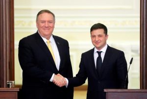 Mike Pompeo, indicó hoy que es hora de avanzar en las relaciones con Ucrania y aseguró que el apoyo de Washington a este país no cejará