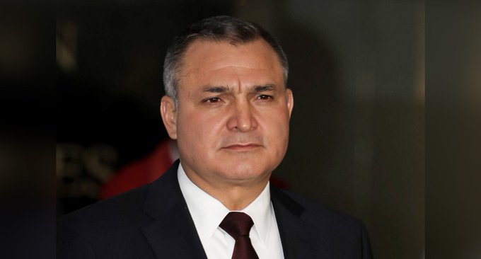 Medios mexicanos informaron que García Luna, quien es acusado de traficar droga y recibir sobornos del Cártel de Sinaloa, negocia un acuerdo con el Departamento de Justicia de Estados Unidos para evitar el juicio.