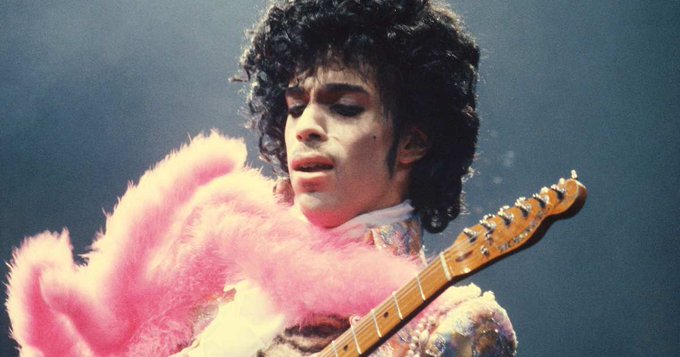 El homenaje de los Grammy a Prince cuenta con la colaboraci&oacute;n de los herederos y familiares del cantante.