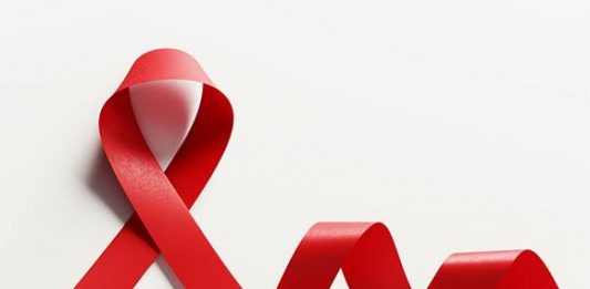 Los CDC estiman que la cantidad de nuevas infecciones por el virus del sida (VIH) permaneció relativamente estable, en aproximadamente 38.000 casos al año, desde el 2013 hasta el 2017.