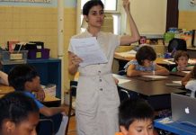 Según el estudio, entre el 2010 y 2018 la institución promovió a 15 docentes hispanos, 301 profesores blancos, 76 asiáticos y 29 afroamericanos para un puesto fijo.