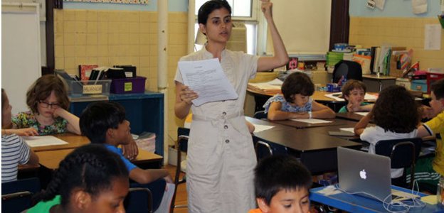 Según el estudio, entre el 2010 y 2018 la institución promovió a 15 docentes hispanos, 301 profesores blancos, 76 asiáticos y 29 afroamericanos para un puesto fijo.
