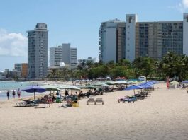 Puerto Rico listo para el turismo tras sismos, con solamente 2 hoteles cerrados Dean destacó que Puerto Rico está abierto al turismo y que, precisamente, viajar a la isla es la mejor forma de contribuir a levantar una economía en caída desde hace una década.