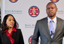El senador demócrata Randolph Bracy anunció que al celebrarse este año el centenario de "esta horrible tragedia" presentará este martes dos iniciativas legislativas encaminadas a compensar a descendientes de los muertos y heridos de la violencia en Ocoee, en el centro de Florida.