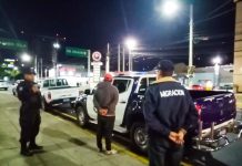 Un hombre identificado como Raúl Antonio Ventura Juárez fue enviando este jueves a prisión por supuestamente ser uno de los organizadores de una caravana de migrantes que el pasado lunes partió de la capital de El Salvador rumbo a Estados Unidos.