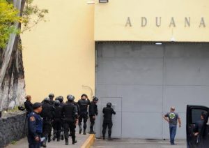 El exoperador financiero de los hijos de Joaquín "el Chapo" Guzmán y otros dos internos del Reclusorio Sur de la Ciudad de México que iban a ser extraditados a Estados Unidos se dieron a la fuga este miércoles