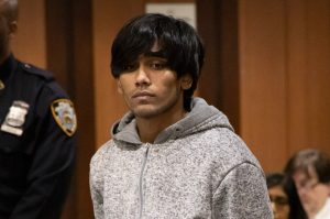 El Servicio de Inmigración y Control de Aduanas de Estados Unidos arremetió este martes contra la denominada política de "ciudad santuario" de Nueva York, después de que un inmigrante indocumentado que había sido puesto en libertad supuestamente asesinara y violara, dos semanas después, a una anciana de 92 años.