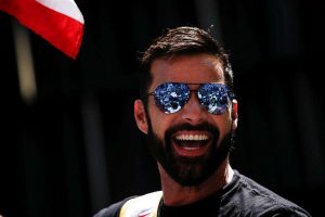 El artista puertorriqueño Ricky Martin anunció este lunes que se unirá a las protestas de quienes piden la dimisión de la gobernadora de la isla, Wanda Vázquez