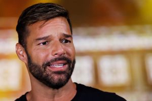 El artista puertorrique&ntilde;o Ricky Martin urgi&oacute; este martes a su p&uacute;blico a "salir a la calle", hablar y expresarse ante cualquier injusticia