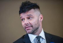 Ricky Martin vuelve a criticar la ayuda a los damnificados por los terremotos El artista Ricky Martin volvió este domingo a criticar a las autoridades, tanto de Puerto Rico como estadounidenses