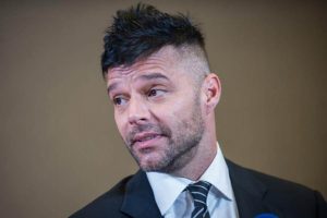 El artista Ricky Martin volvi&oacute; este domingo a criticar a las autoridades, tanto de Puerto Rico como estadounidenses