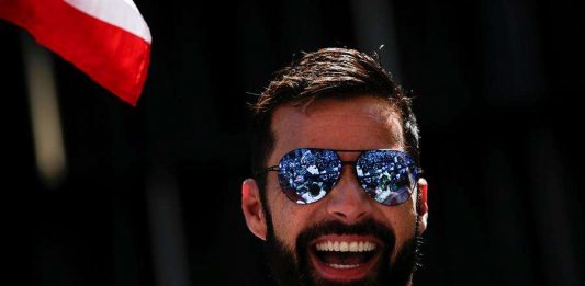El artista puertorriqueño Ricky Martin anunció este lunes que se unirá a las protestas de quienes piden la dimisión de la gobernadora de la isla, Wanda Vázquez