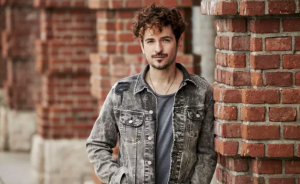 El puertorriqueño Tommy Torres, cantautor, productor y ganador de múltiples Premios Grammy y Latin Grammy, estrena este viernes su nuevo sencillo "Como Antes".
