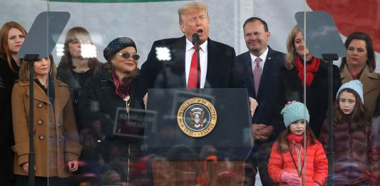 Trump se convirtió en el primer presidente en dar un discurso ante la "Marcha por la vida".