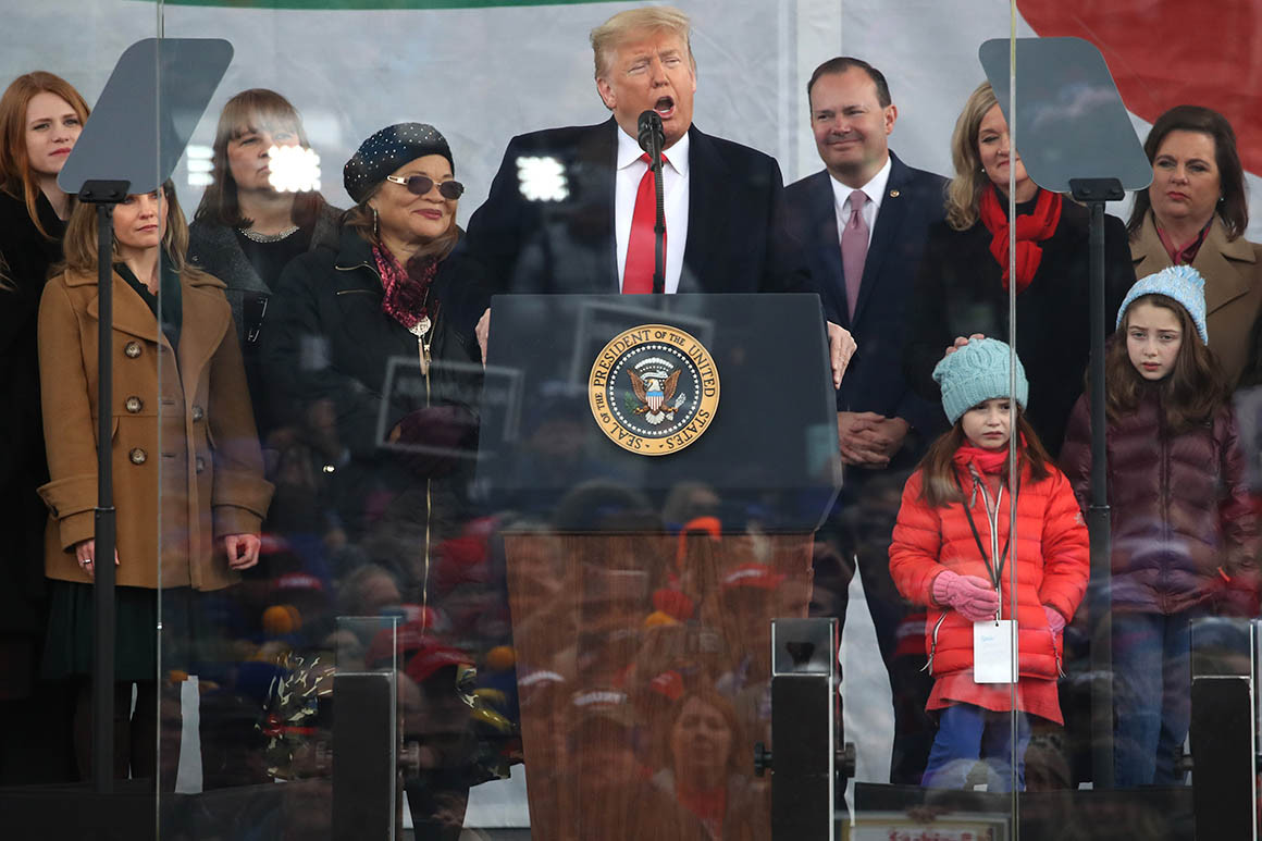 Trump se convirti&oacute; en el primer presidente en dar un discurso ante la "Marcha por la vida".