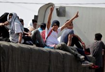 La deportación desde de México de más de 2.500 inmigrantes hondureños en las últimas dos semanas, no ha hecho desistir a más de un centenar, entre hombres, mujeres y niños, que este viernes salieron en una segunda caravana