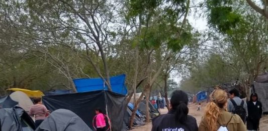 Al recorrer un refugio en la ciudad fronteriza de Matamoros, en el nororiental estado de Tamaulipas, la funcionaria encontró a 700 niñas, niños y adolescentes, de un total de 2.200 migrantes.