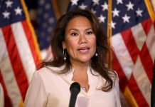 Verónica Escobar fue elegida este viernes por los dirigentes de su partido en el Congreso para dar la respuesta en español al mensaje anual que el presidente Donald Trump dará el 4 de febrero.