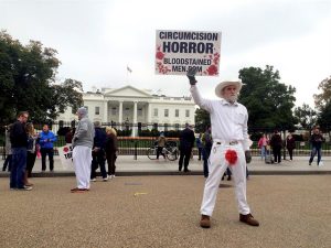 Los Hombres Manchados de Sangre rechazan la remoci&oacute;n quir&uacute;rgica del prepucio que suele hacerse a los reci&eacute;n nacidos