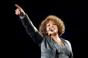 La fallecida cantante estadounidense Whitney Houston y la banda brit&aacute;nica Depeche Mode figuran entre los artistas que se incorporar&aacute;n el pr&oacute;ximo a&ntilde;o al Sal&oacute;n de la Fama del Rock & Roll