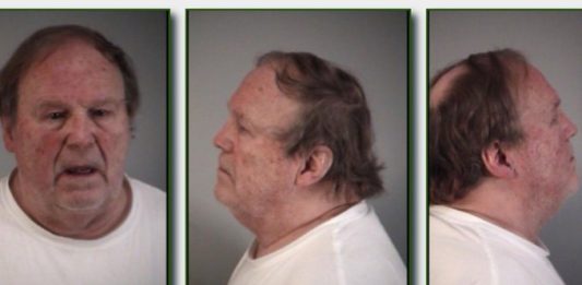 Wolfgang Halbig, un hombre que ha promovido que la masacre de 26 personas en una escuela de Connecticut en 2012 fue un engaño