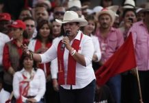 La esposa del expresidente de Honduras Manuel Zelaya, Xiomara Castro, lanzó este sábado su precandidatura a la Presidencia del país