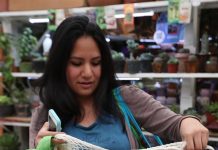 Los ciudadanos y los comerciantes de Ciudad de México están olvidando las bolsas de plástico con cierta facilidad tras un mes de prohibición oficial