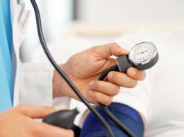 La Biblioteca Pública de Queens y la Asociación Americana del Corazón lanzan una nueva iniciativa de salud La Biblioteca Pública de Queens y la Asociación Americana del Corazón se han asociado para lanzar una iniciativa innovadora, que permite a los usuarios revisar los brazaletes para la presión arterial