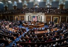 La Cámara de Representantes de Estados Unidos aprobó este jueves dos proyectos de ley que buscan restringir las acciones militares del presidente Donald Trump