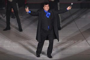 El cantautor mexicano Juan Gabriel cumpliría este martes 70 años, pero mientras su familia sigue enfocada en preservar su legado musical y otros artistas celebran su vida con homenajes, sigue la controversia en torno a su muerte, sus hijos y su herencia.