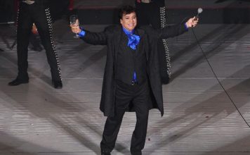 Un filme muestra imágenes inéditas del archivo de Juan Gabriel tras 10 años de su muerte El cantautor mexicano Juan Gabriel cumpliría este martes 70 años, pero mientras su familia sigue enfocada en preservar su legado musical y otros artistas celebran su vida con homenajes, sigue la controversia en torno a su muerte, sus hijos y su herencia.