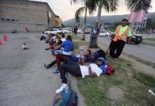 Decenas de inmigrantes hondureños se concentraban este jueves en San Pedro Sula, norte de Honduras, con la idea de salir mañana hacia Estados Unidos