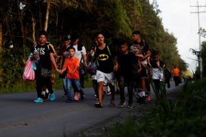 Centenares de hondure&ntilde;os que aducen que no pueden seguir viviendo en su pa&iacute;s por la falta de empleo y la inseguridad, emprendieron este mi&eacute;rcoles una nueva caravana, con la idea de llegar a Estados Unidos