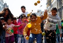 Los latinos son los encargados de marcar el final de la época navideña en Estados Unidos al mantener la tradición del Día de los Reyes Magos