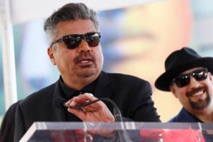 Seguidores del presidente Donald Trump pidieron este lunes al FBI que investigue al comediante mexicano-estadounidense George López por lo que, aseguran, fue una "amenaza de muerte" contra el mandatario.
