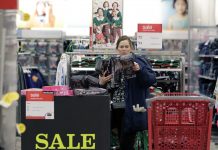 Se debilita la confianza del consumidor hispano en la economía La confianza de los consumidores latinos en su situación financiera y en las perspectivas económicas para los Estados Unidos se debilitó en el cuarto trimestre de 2019