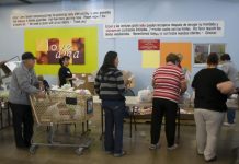 Los hogares en Estados Unidos desechan un 31,9 % de la comida que adquieren Los hogares estadounidenses desechan cerca de un tercio de la comida que adquieren, una cantidad enorme cuyo valor se estima en 240.000 millones de dólares anuales