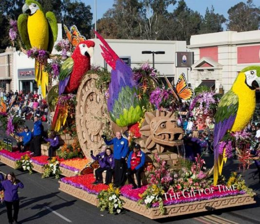 Un buen número de talentosas personalidades latinas marcharon este miércoles en la edición 131 del multitudinario Desfile de las Rosas